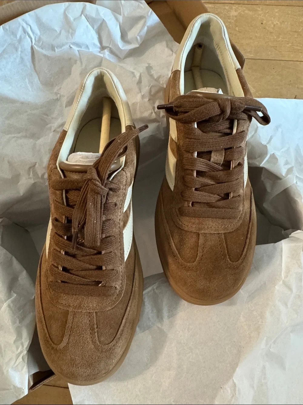 Vince Elmwood Oasis Sneaker in Brown with White Stripe